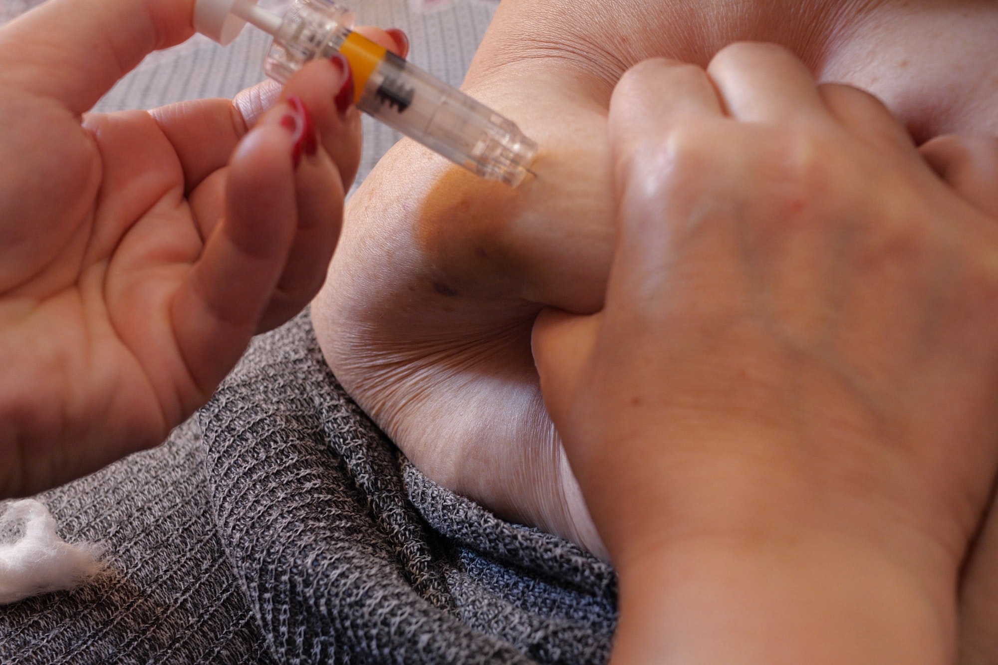 woman is injecting hormones to belly with syringe ivf concept close up